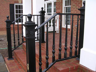 Round large picket handrail